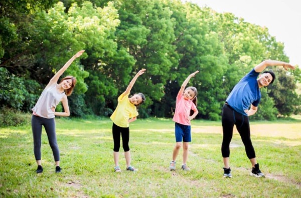 Kết hợp chế độ ăn với vận động thể chất nhẹ nhàng để tăng hiệu quả giảm cân