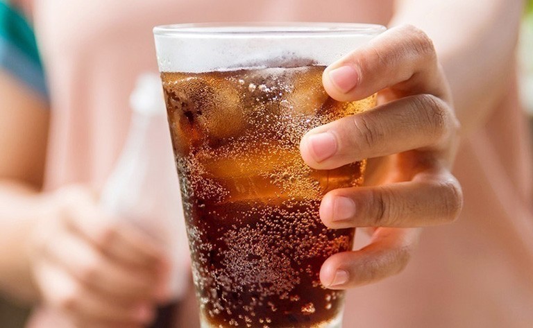 nước ngọt có ga gây mòn men răng